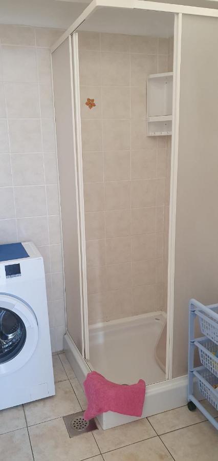 Apartmani Sonia Njivice Buitenkant foto