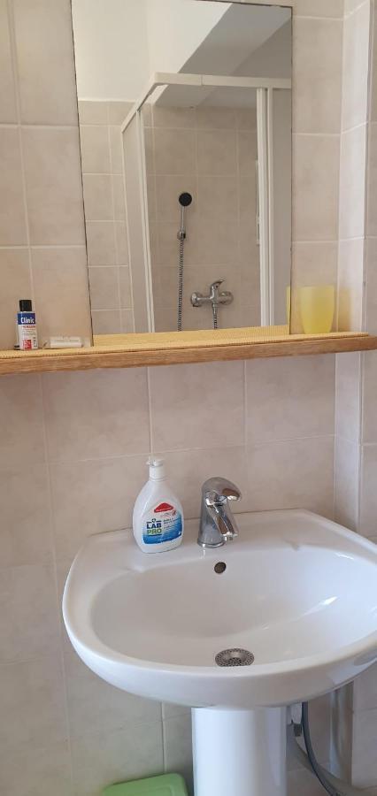 Apartmani Sonia Njivice Buitenkant foto
