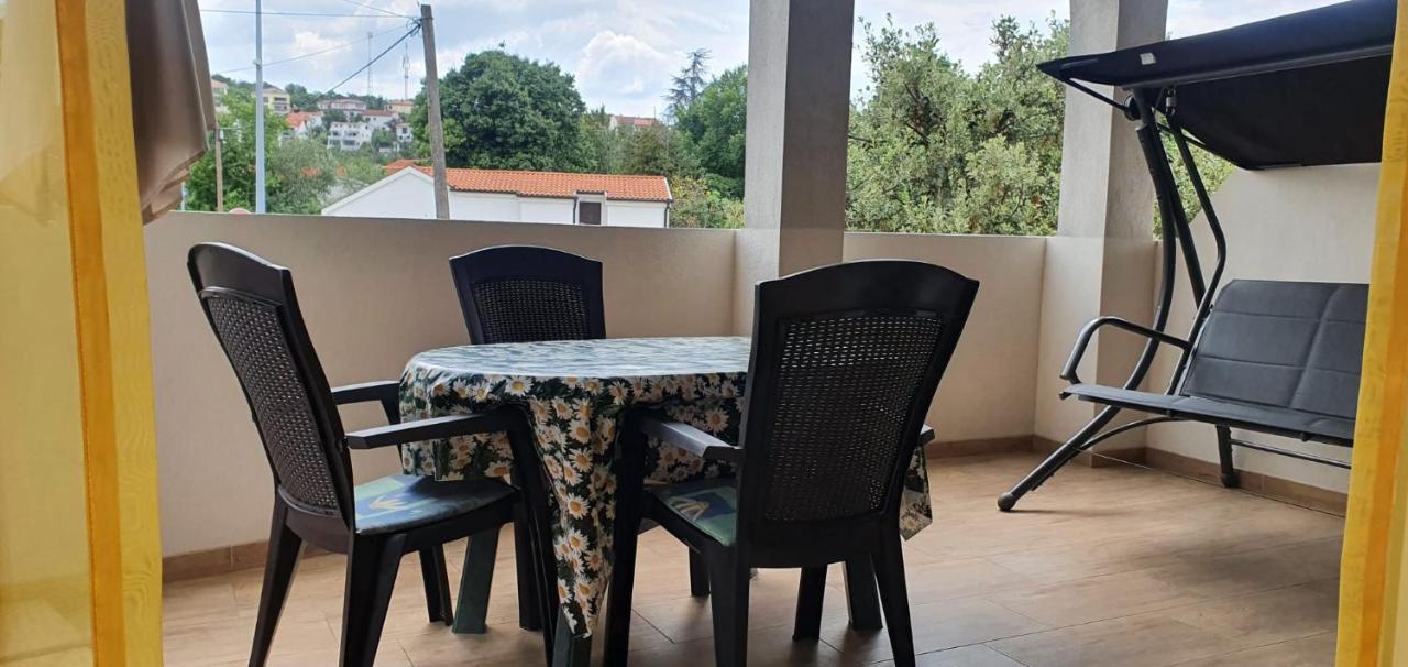 Apartmani Sonia Njivice Buitenkant foto