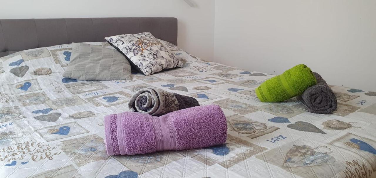 Apartmani Sonia Njivice Buitenkant foto