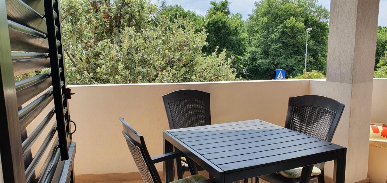 Apartmani Sonia Njivice Buitenkant foto