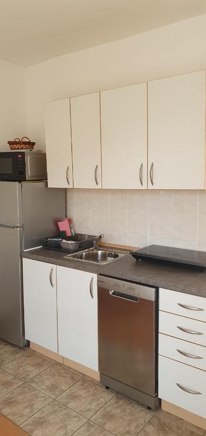Apartmani Sonia Njivice Buitenkant foto