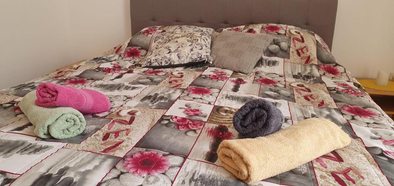 Apartmani Sonia Njivice Buitenkant foto