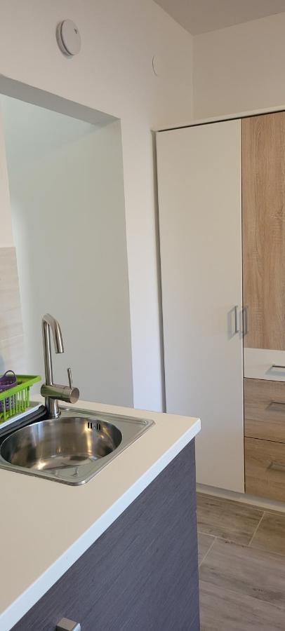 Apartmani Sonia Njivice Buitenkant foto
