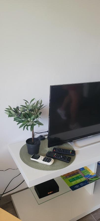 Apartmani Sonia Njivice Buitenkant foto