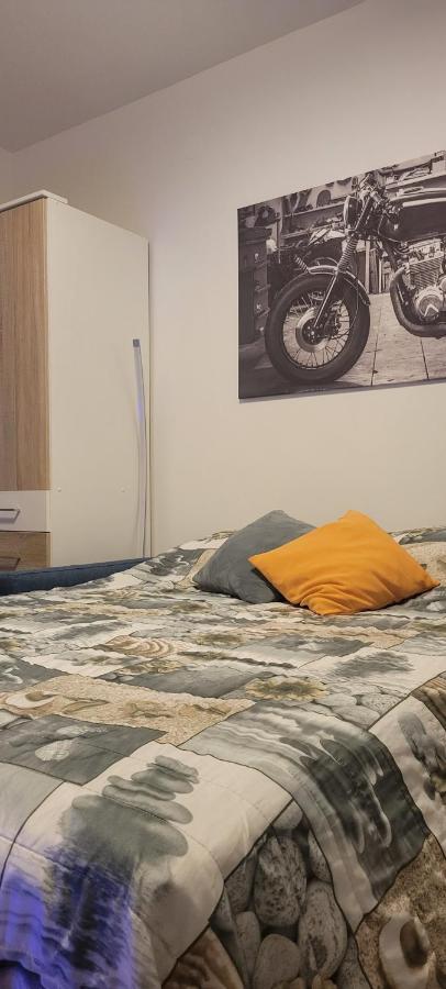 Apartmani Sonia Njivice Buitenkant foto