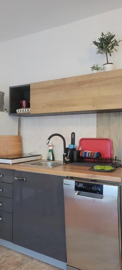 Apartmani Sonia Njivice Buitenkant foto