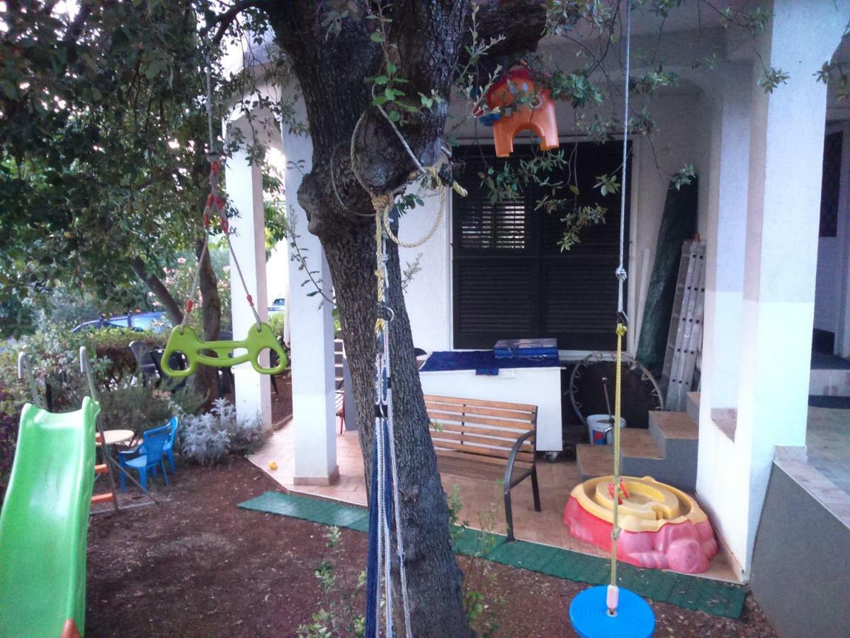 Apartmani Sonia Njivice Buitenkant foto