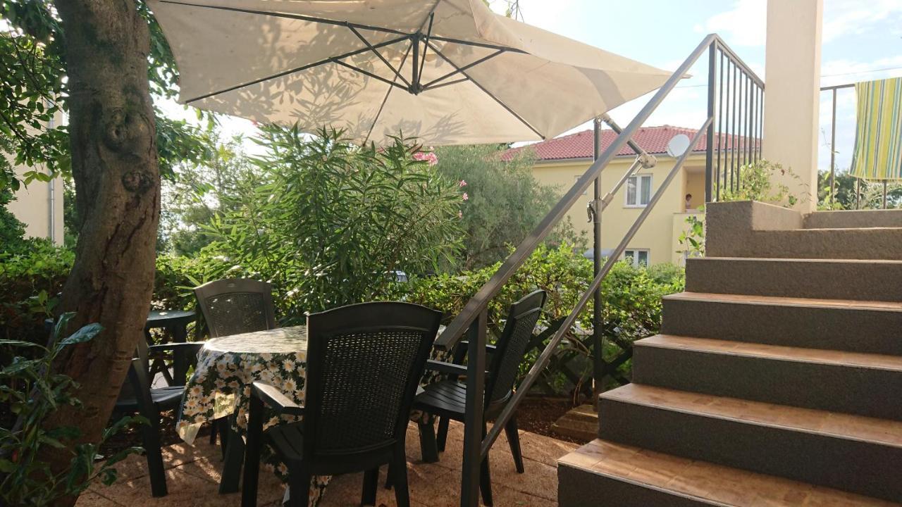 Apartmani Sonia Njivice Buitenkant foto